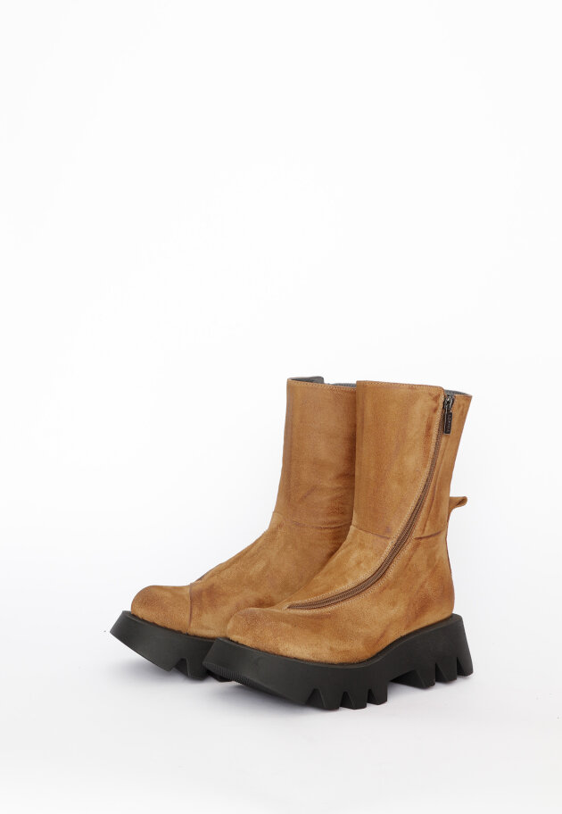 Lofina - Mid length boot with twisted zipper