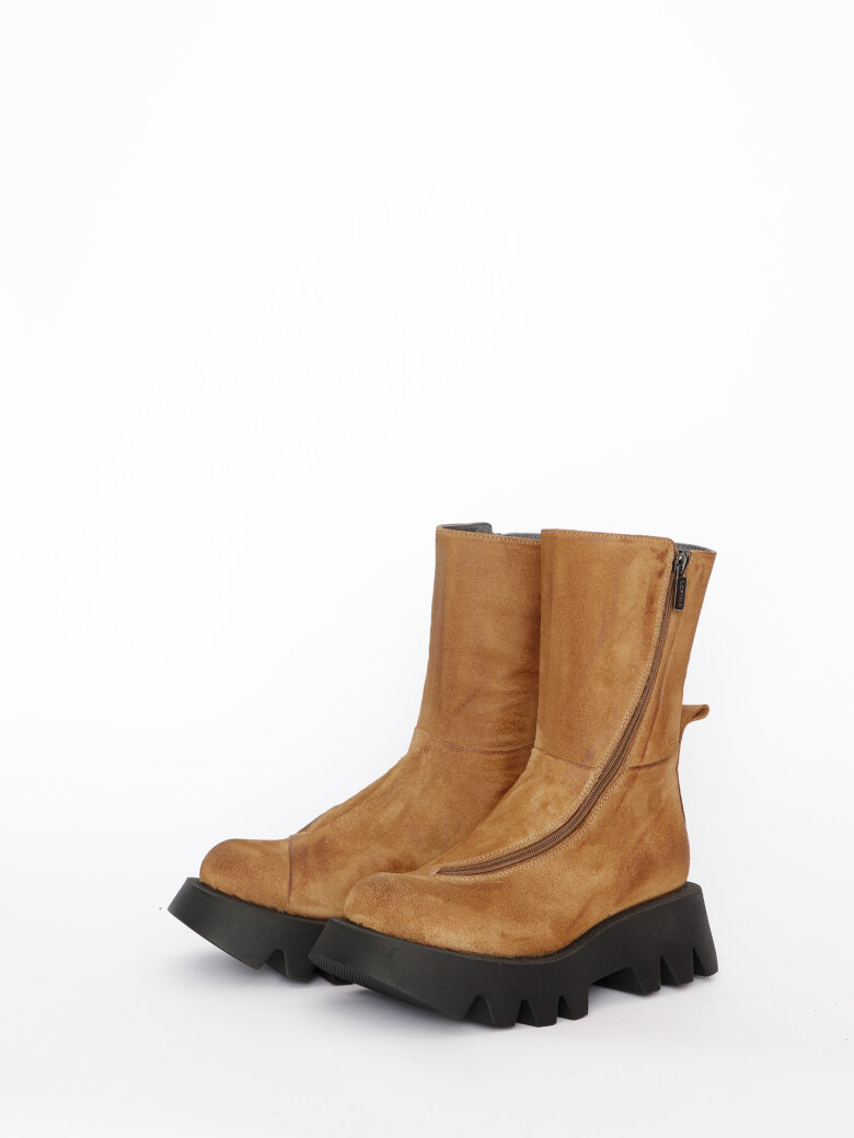 Lofina - Mid length boot with twisted zipper