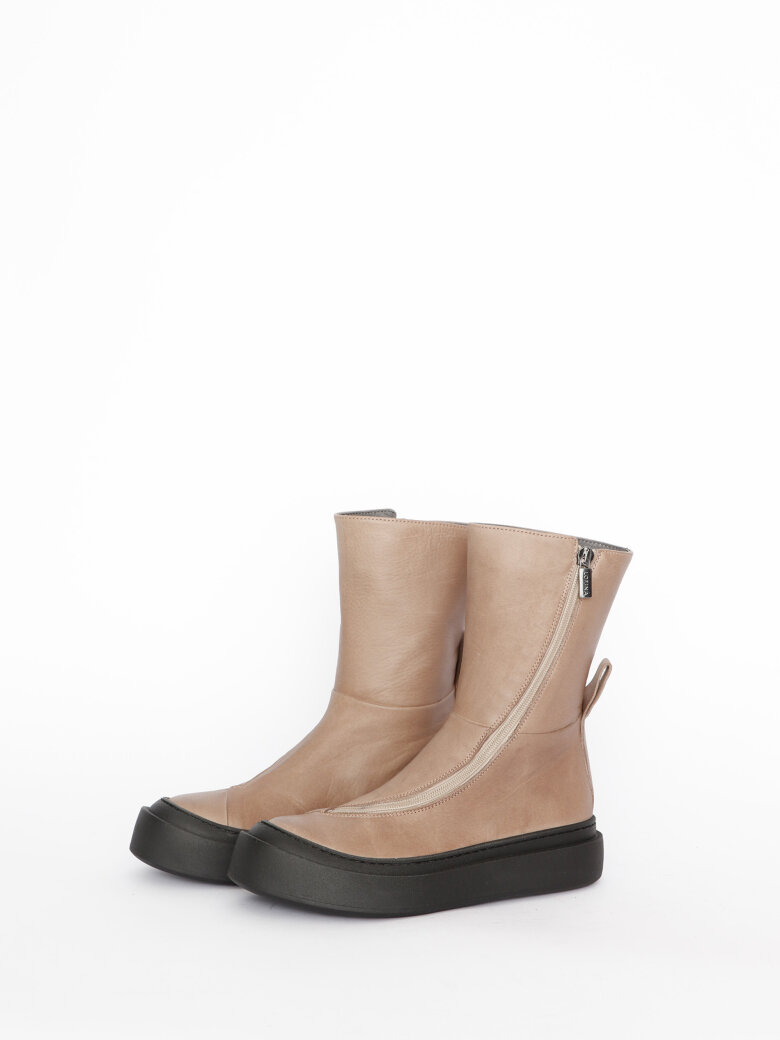 Lofina - Boot with twisted zipper