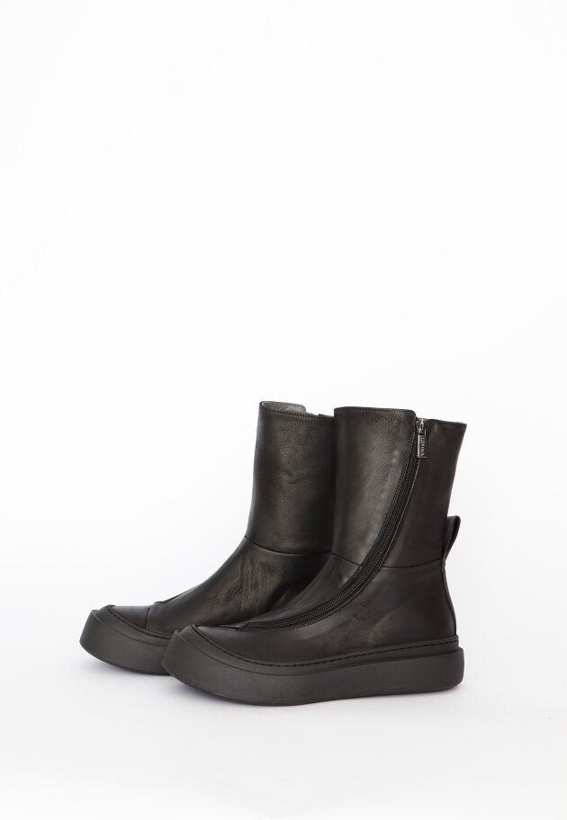 Lofina - Boot with twisted zipper