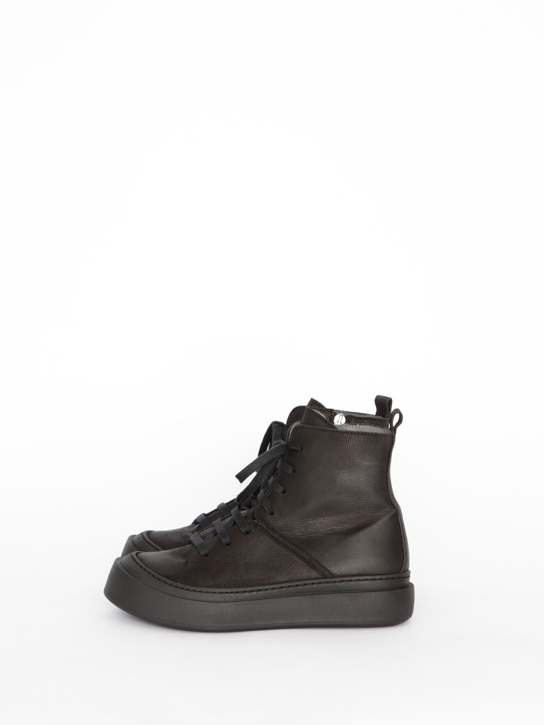 Lofina - Boot with laces and a zipper