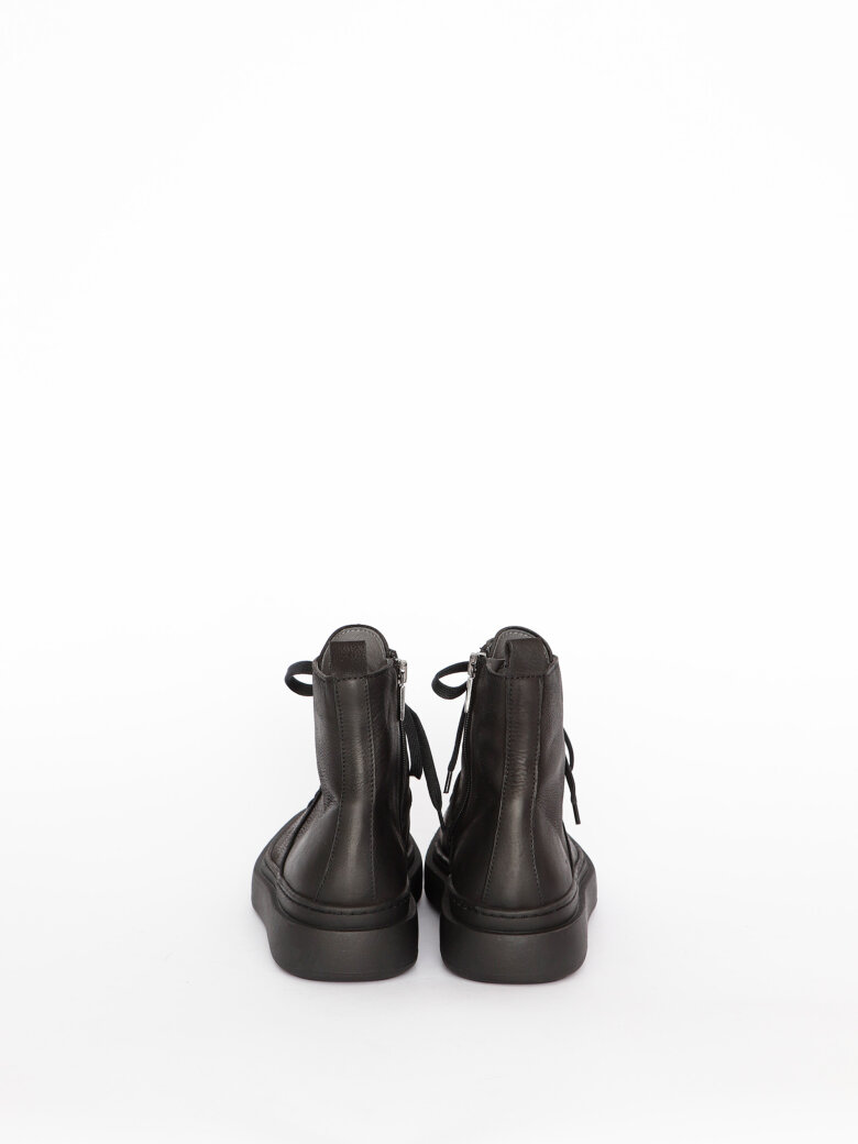 Lofina - Boot with laces and a zipper