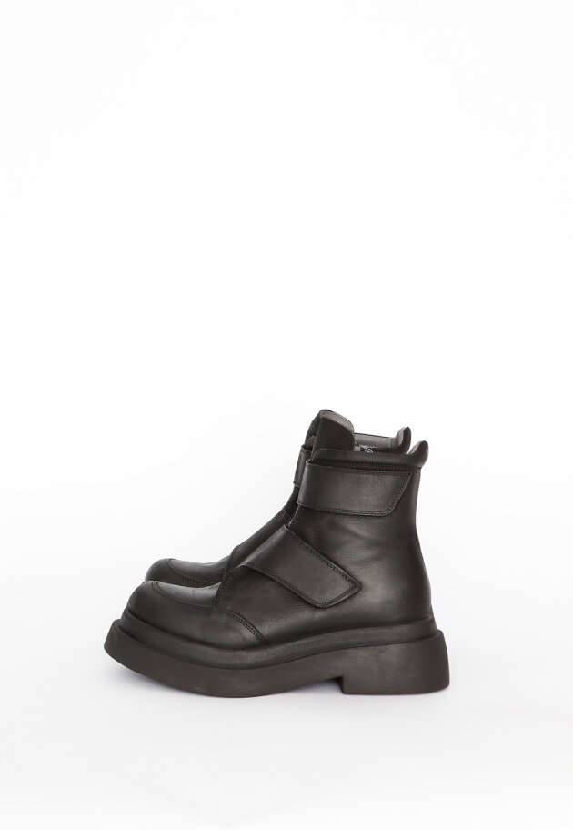 Lofina - Boot with double velcro and a zipper