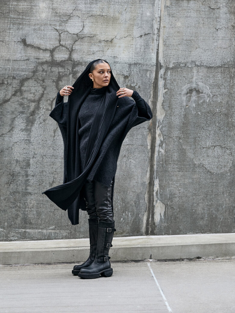 Lofina - Long boot with buckles and a zipper