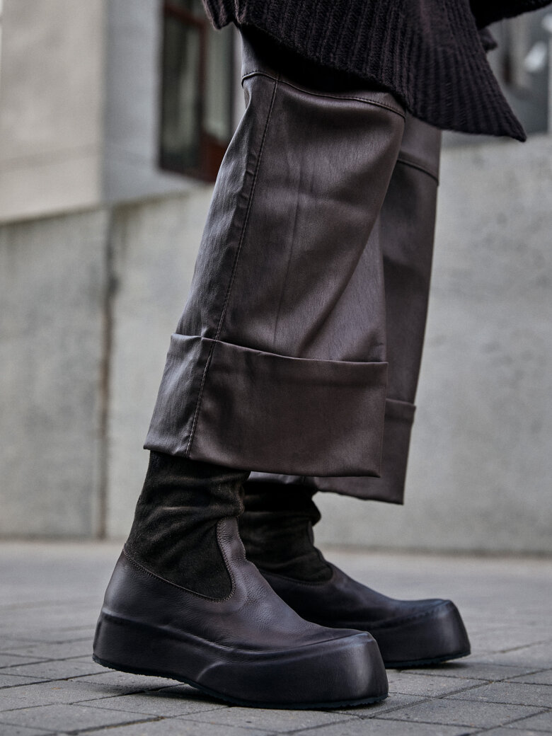 Lofina - Long stretch leather boot with a zipper
