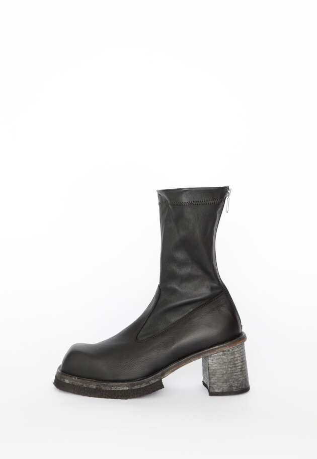 Lofina - PRE ORDER! Boot with a zipper and a leather sole