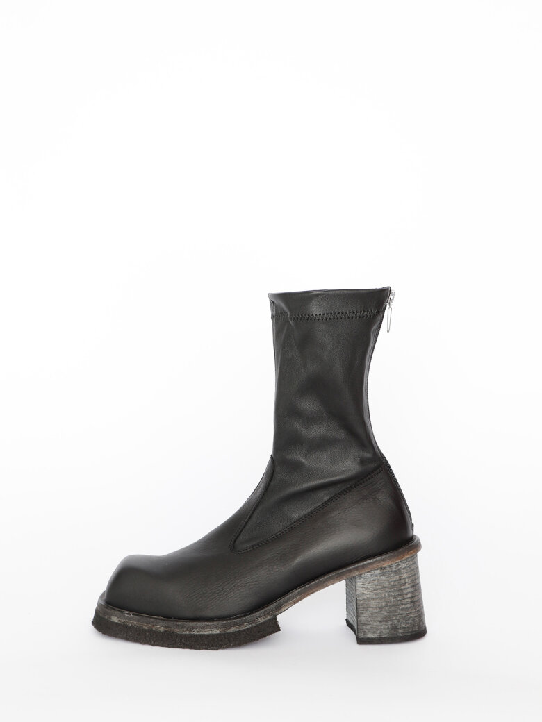 Lofina - PRE ORDER! Boot with a zipper and a leather sole