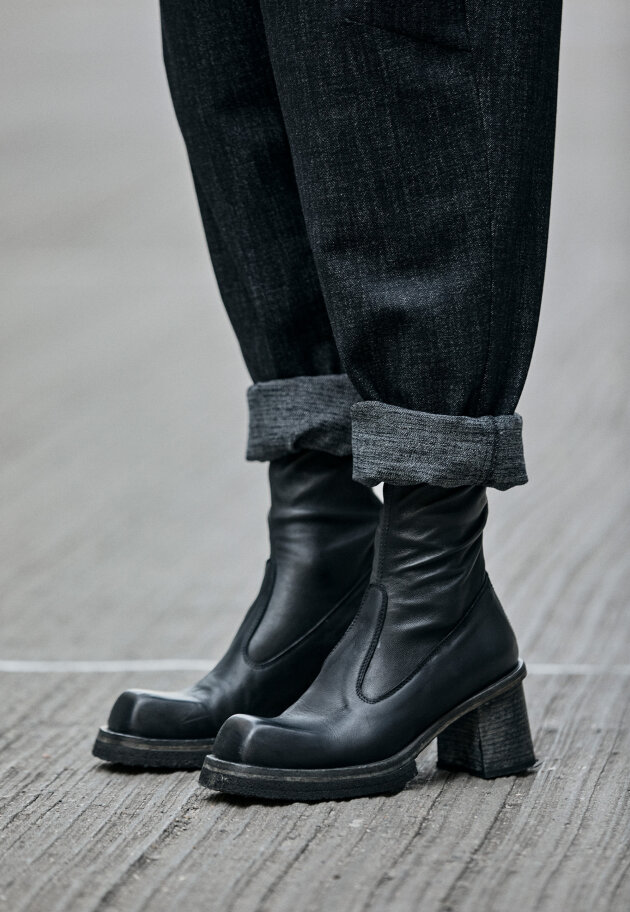 Lofina - PRE ORDER! Boot with a zipper and a leather sole