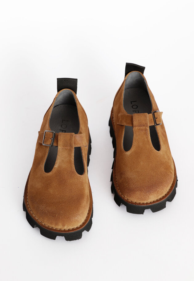 Lofina - PRE ORDER! Show with a buckle