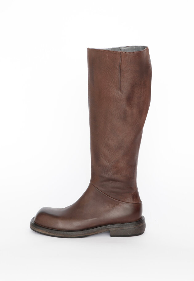 Lofina - PRE ORDER! Long boot with a leather sole