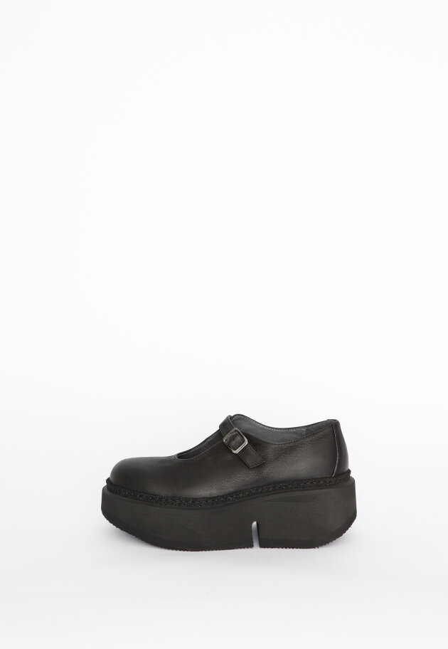 Lofina - PRE ORDER! Shoe with a buckle