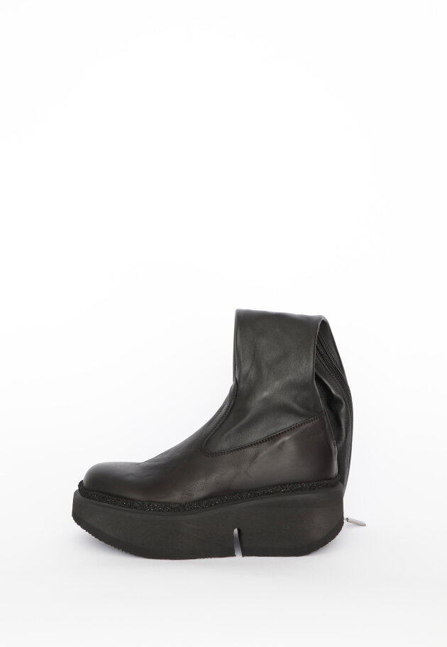 Lofina - PRE ORDER! Long boot with stretch skin and a zipper