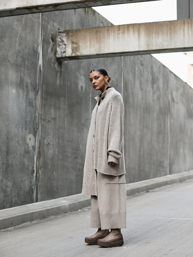 Sort Aarhus - Strikket bluse/cardigan i merinould