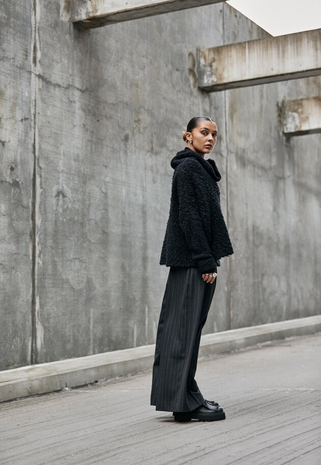 Sort Aarhus - Oversize bluse i Alpacauld
