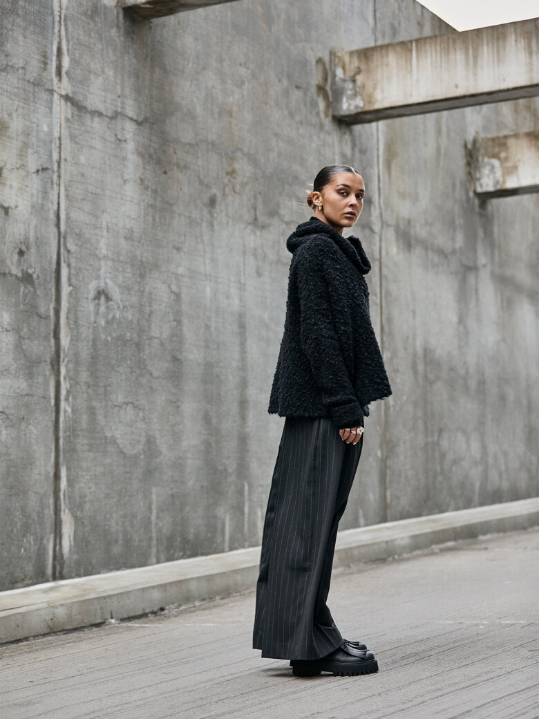 Sort Aarhus - Oversize bluse i Alpacauld