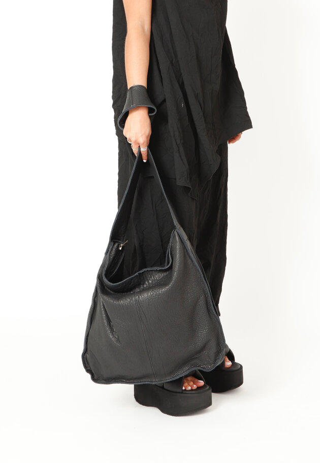 Sort Aarhus - Shrunked leather bag with zipper