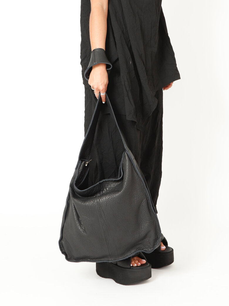 Sort Aarhus - Shrunked leather bag with zipper