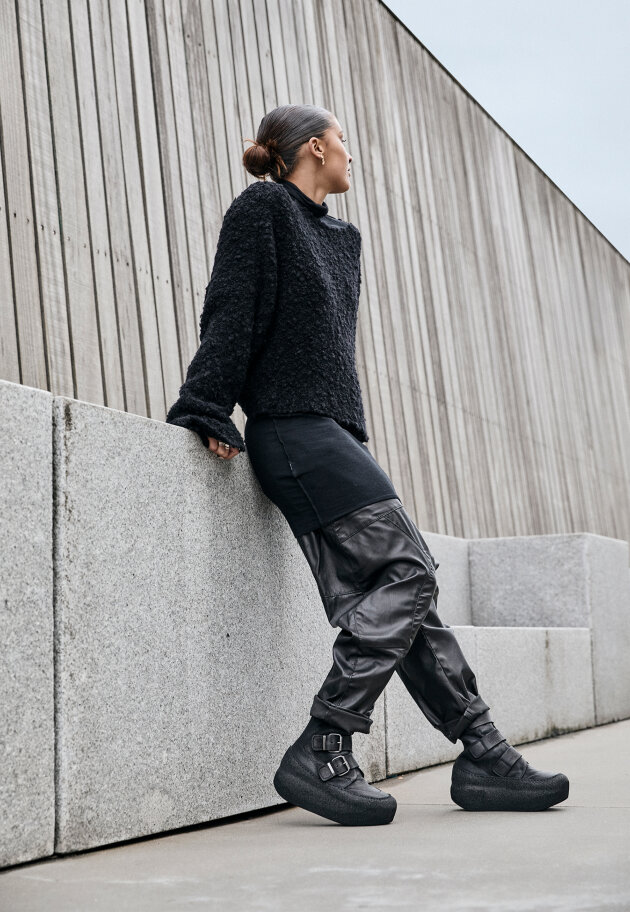 Sort Aarhus - Wide fit blouse in Alpaca wool Sort Aarhus - Wide fit blouse in Alpaca wool