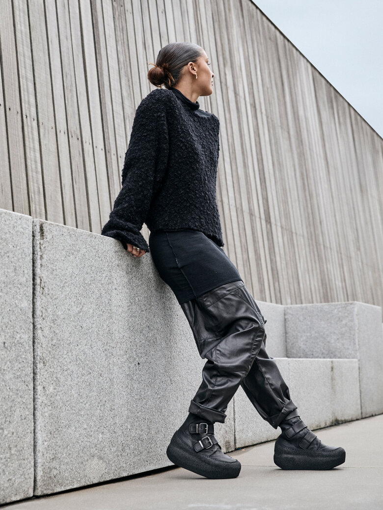 Sort Aarhus - Wide fit blouse in Alpaca wool