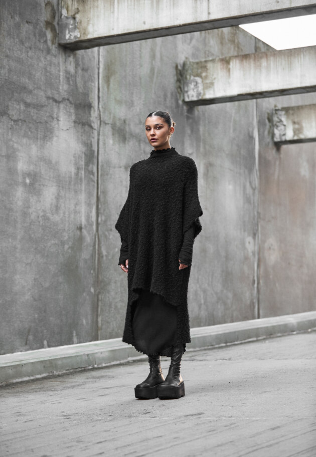 Sort Aarhus - Oversize blouse in Alpaca wool Sort Aarhus - Oversize blouse in Alpaca wool