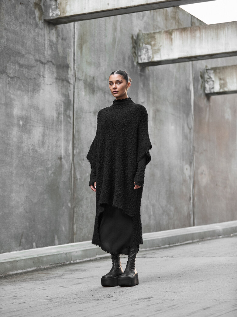 Sort Aarhus - Oversize blouse in Alpaca wool
