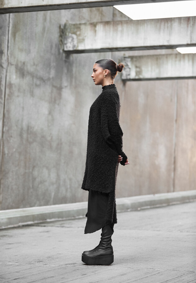 Sort Aarhus - Oversize bluse i bouclé af Alpacauld