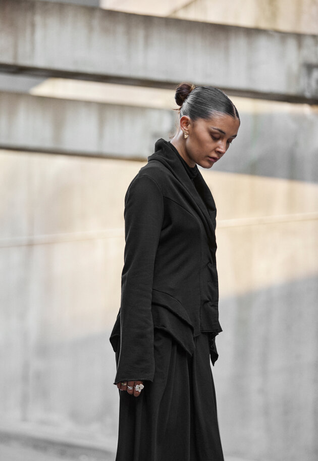 Sort Aarhus - Blazer with a feminine cut in soft sweat fabric Sort Aarhus - Blazer with a feminine cut in soft sweat fabric