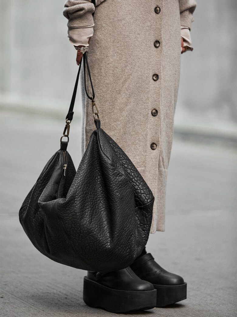 Sort Aarhus - Spacious shoulder bag with zipper