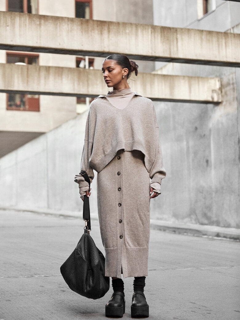 Sort Aarhus - Spacious shoulder bag with zipper