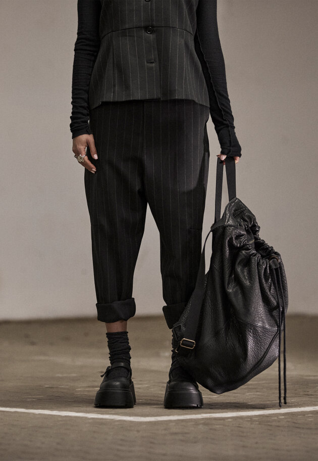 Sort Aarhus - Spacious bag with string and button closure