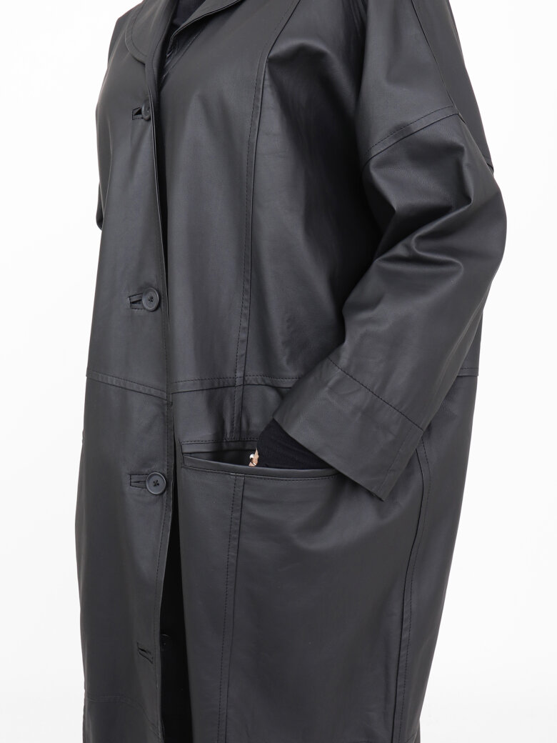 Sort Aarhus - Long leather jacket with buttons