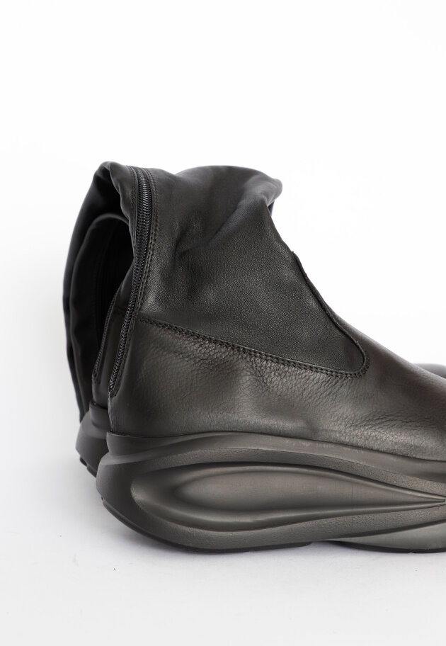 Lofina - Long boot with stretch leather and zipper