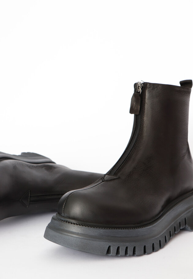 Lofina - Boot with front zipper
