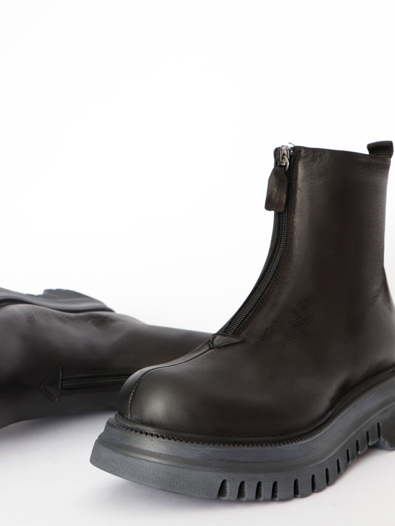 Lofina - Boot with front zipper