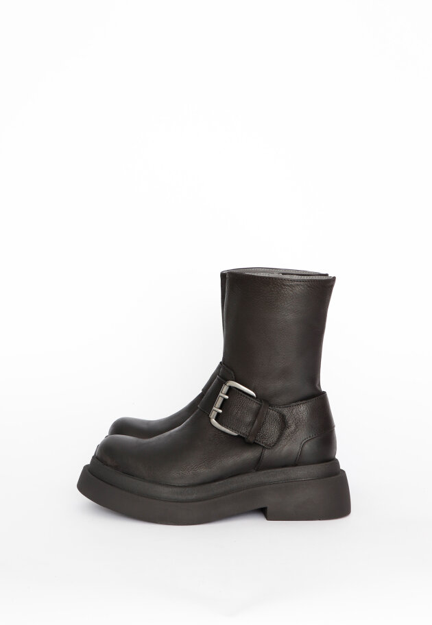 Lofina - Boot with buckle and a zipper Lofina - Boot with buckle and a zipper