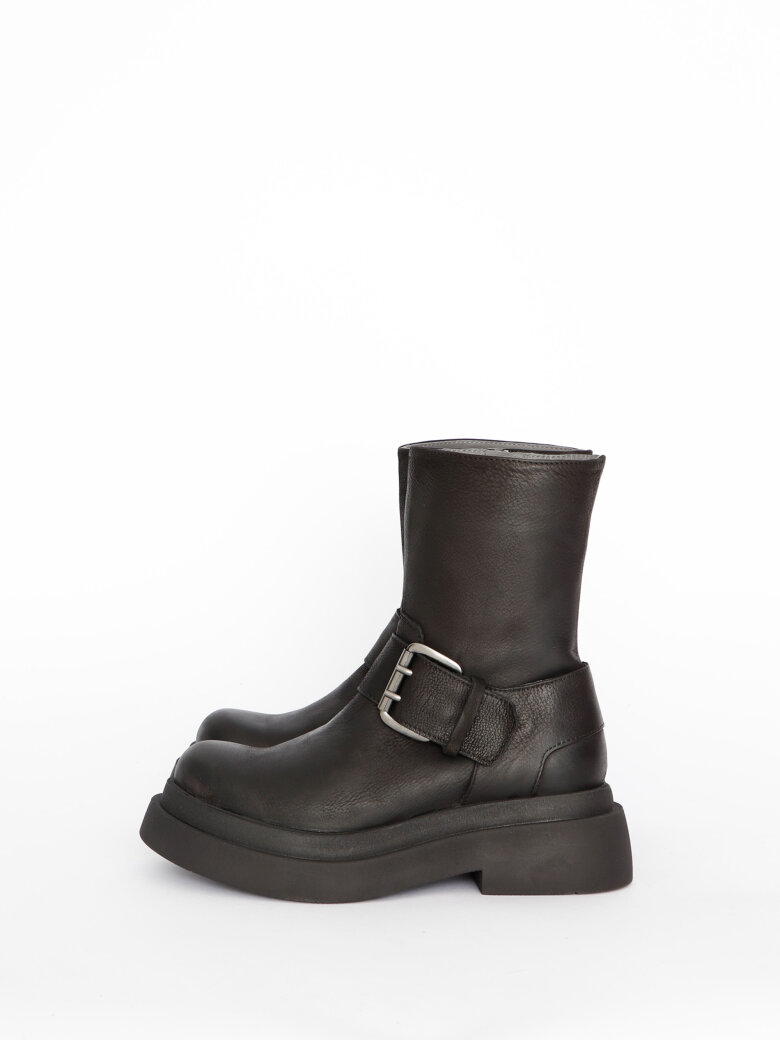 Lofina - Boot with buckle and a zipper