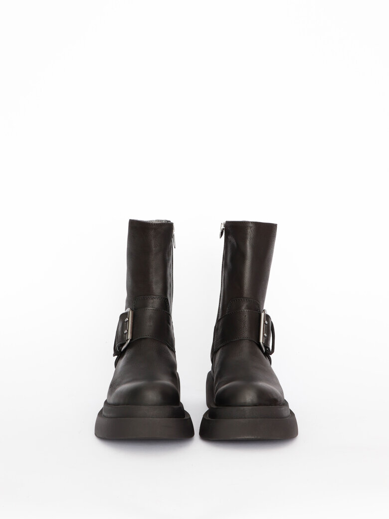 Lofina - Boot with buckle and a zipper