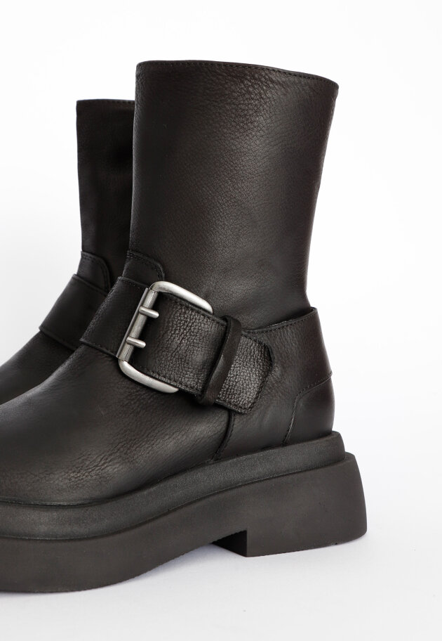 Lofina - Boot with buckle and a zipper