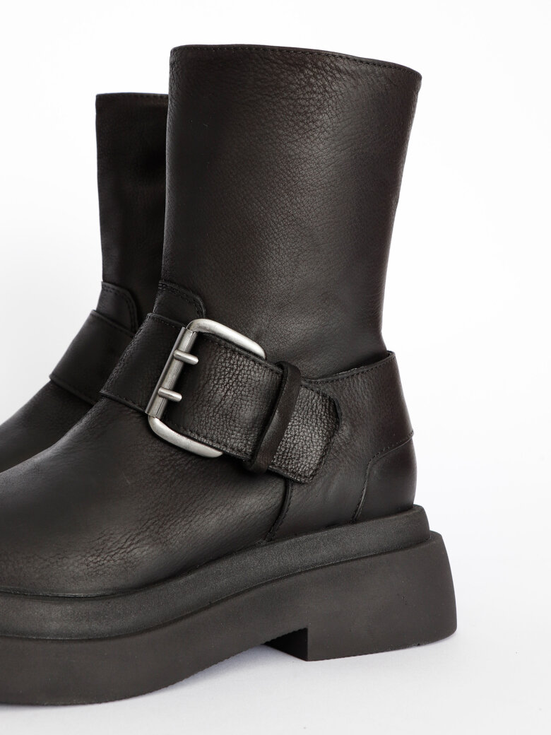Lofina - Boot with buckle and a zipper