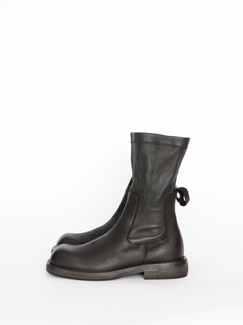 Lofina - Boot with zipper and a leather sole