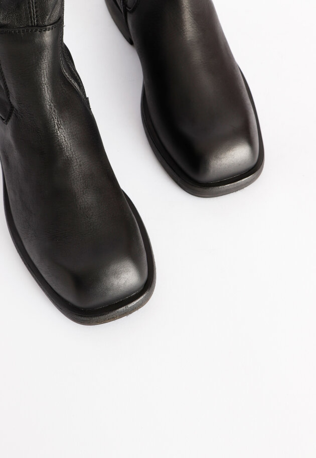 Lofina - Boot with zipper and a leather sole