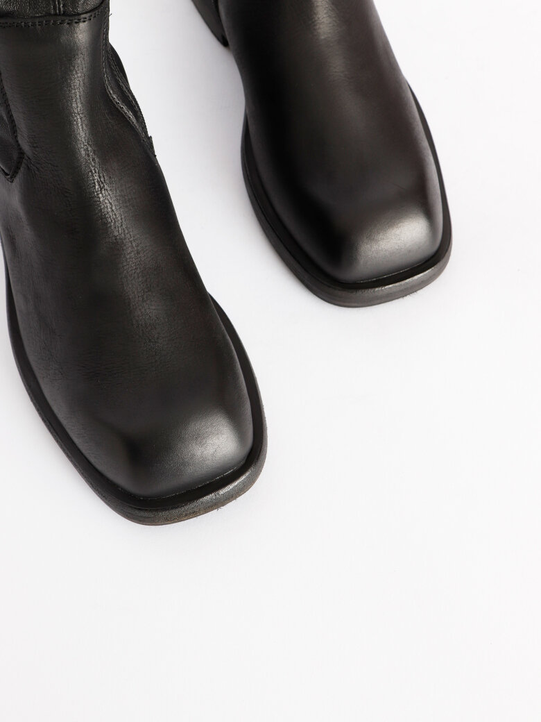 Lofina - Boot with zipper and a leather sole