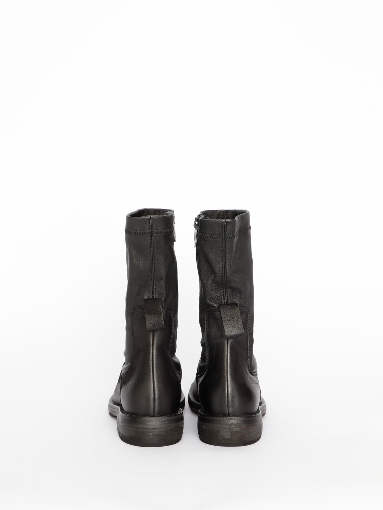 Lofina - Boot with zipper and a leather sole