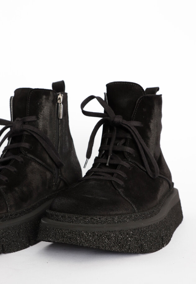 Lofina - Boot in suede with zipper and laces