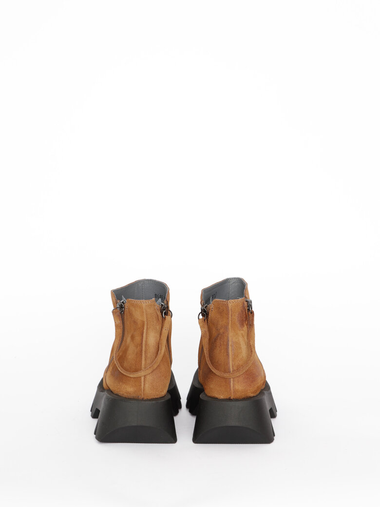Lofina - Short boot with zipper in both sides