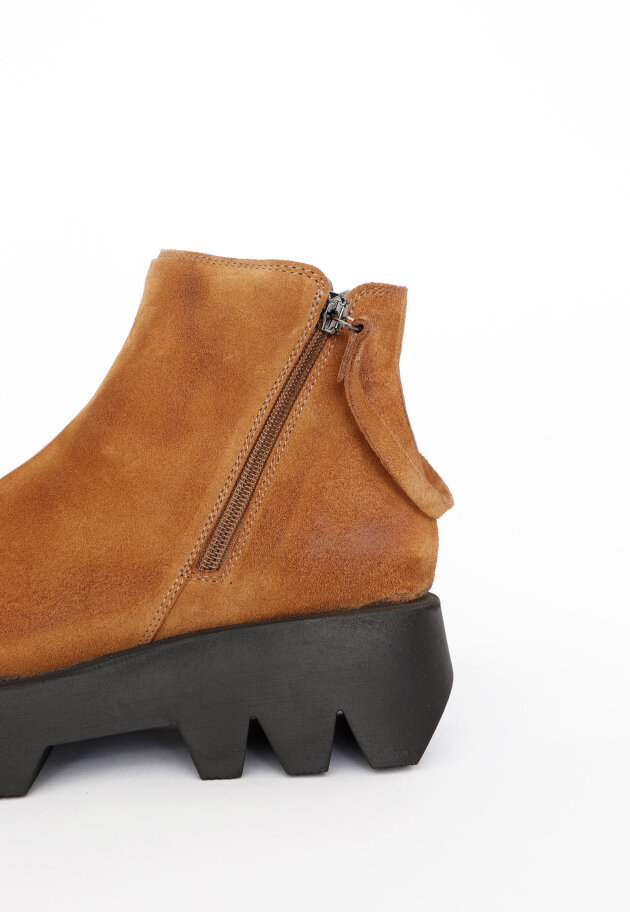 Lofina - Short boot with zipper in both sides