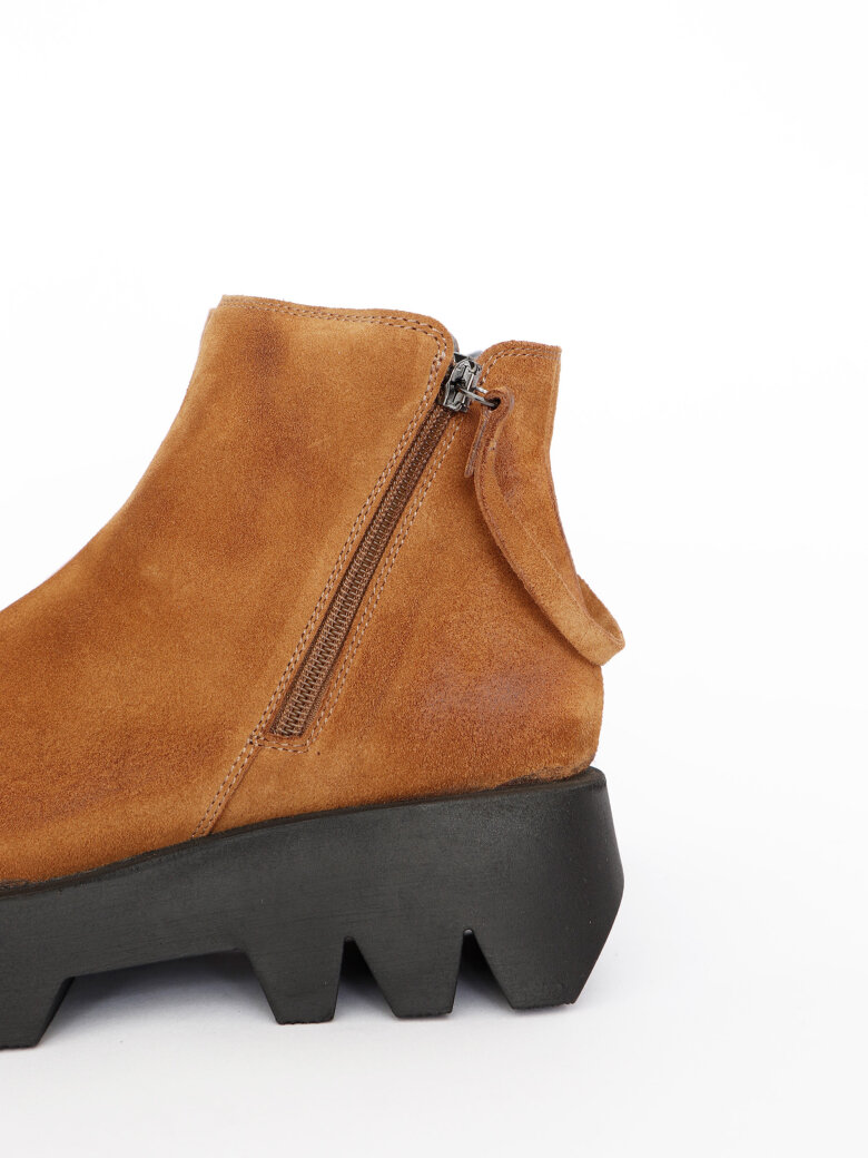 Lofina - Short boot with zipper in both sides