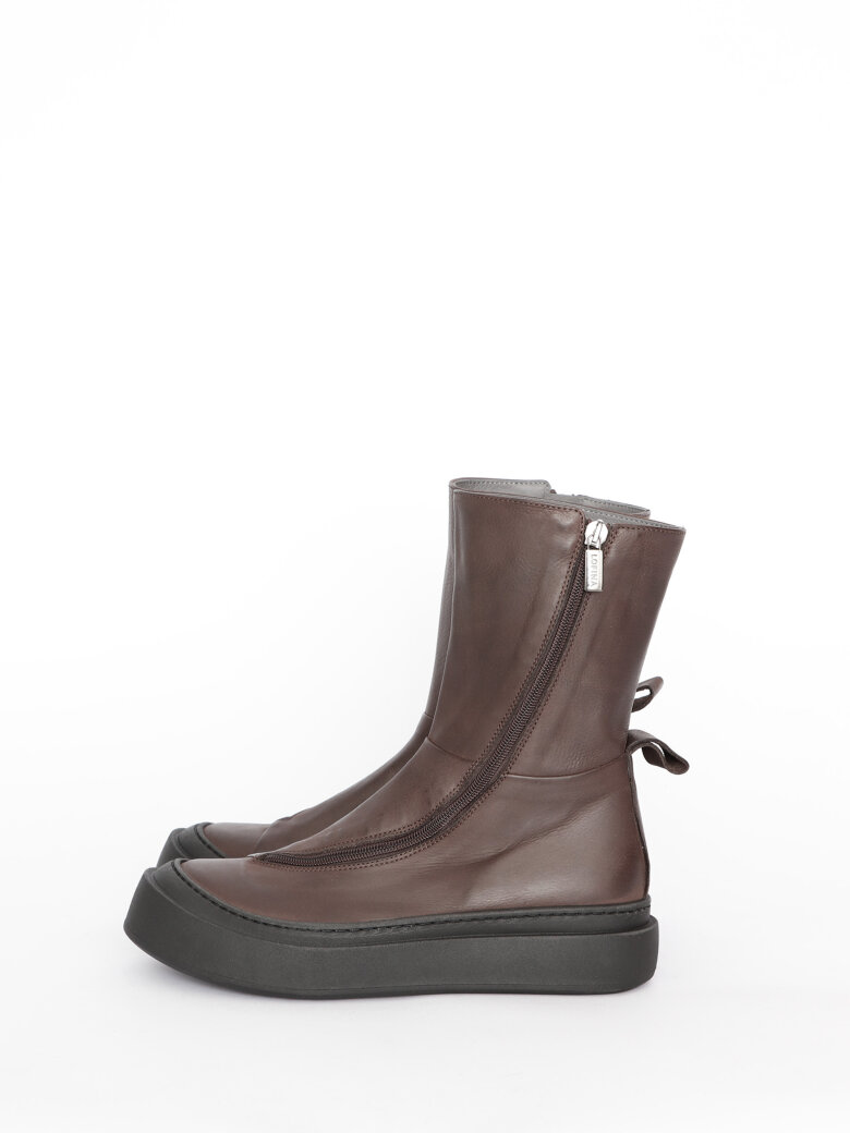 Lofina - Boot with twisted zipper