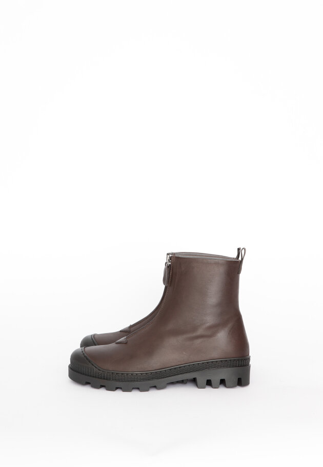 Lofina - Boot with a front zipper