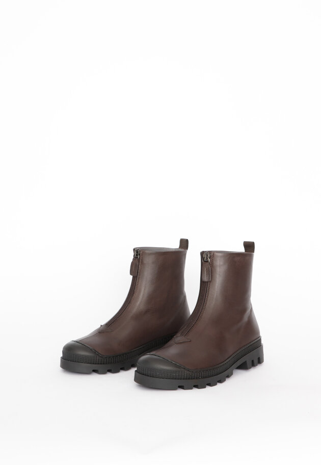 Lofina - Boot with a front zipper